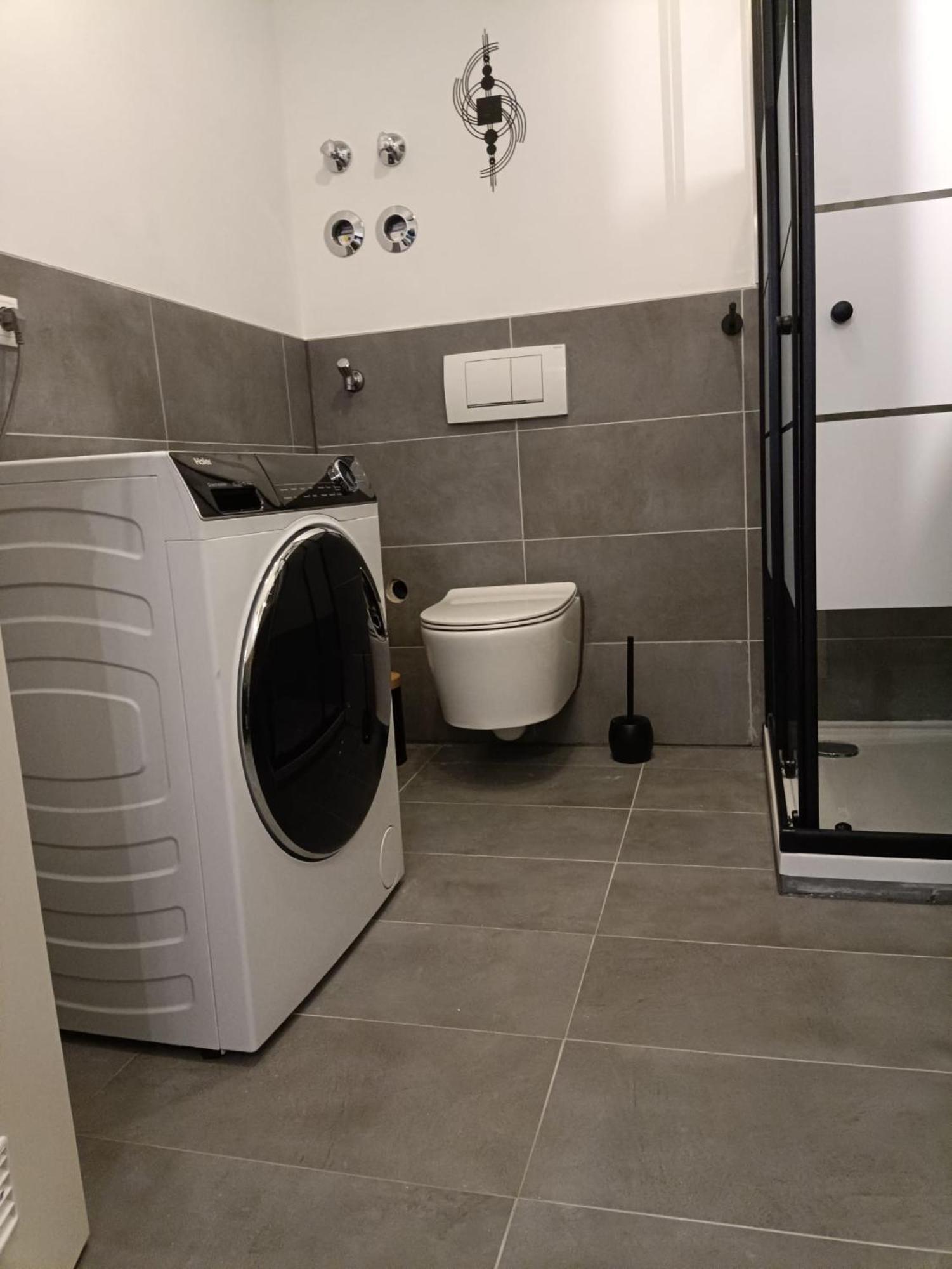 Ferienwohnung Enzian - Naehe Kapellplatz - Oeffentlicher Parkplatz - Aufzug Altötting エクステリア 写真