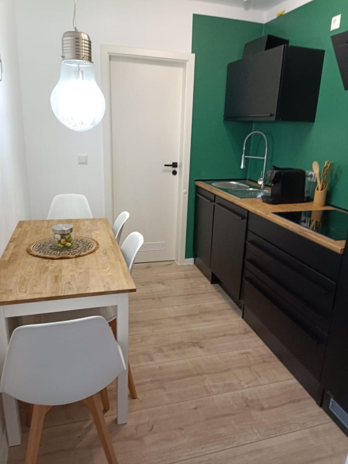 Ferienwohnung Enzian - Naehe Kapellplatz - Oeffentlicher Parkplatz - Aufzug Altötting エクステリア 写真